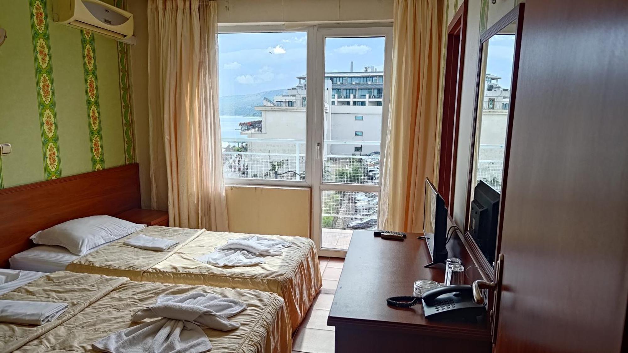Lotos Hotel Balchik Esterno foto