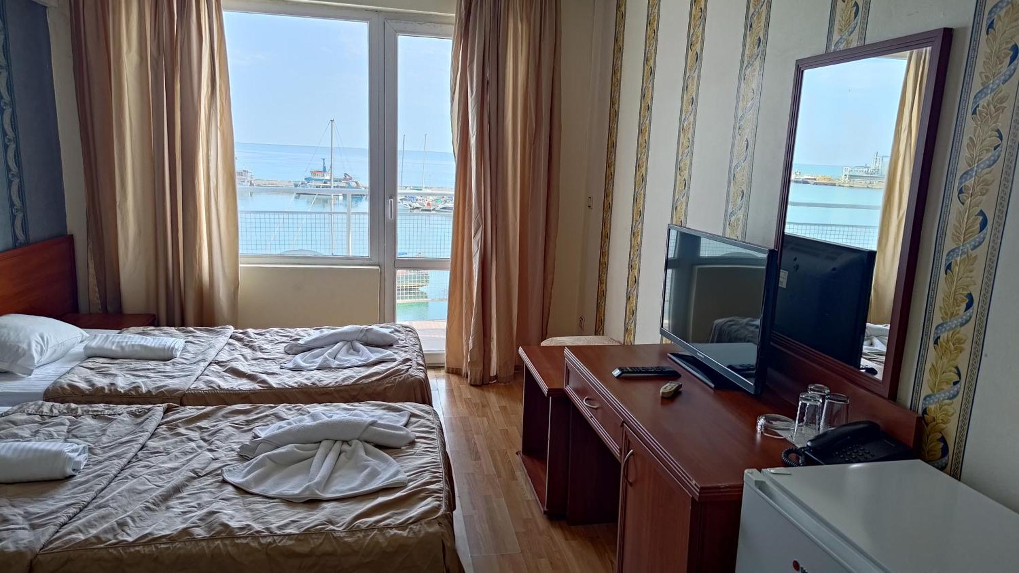 Lotos Hotel Balchik Esterno foto